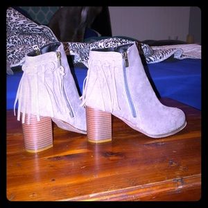Fringe  tan/taupe booties